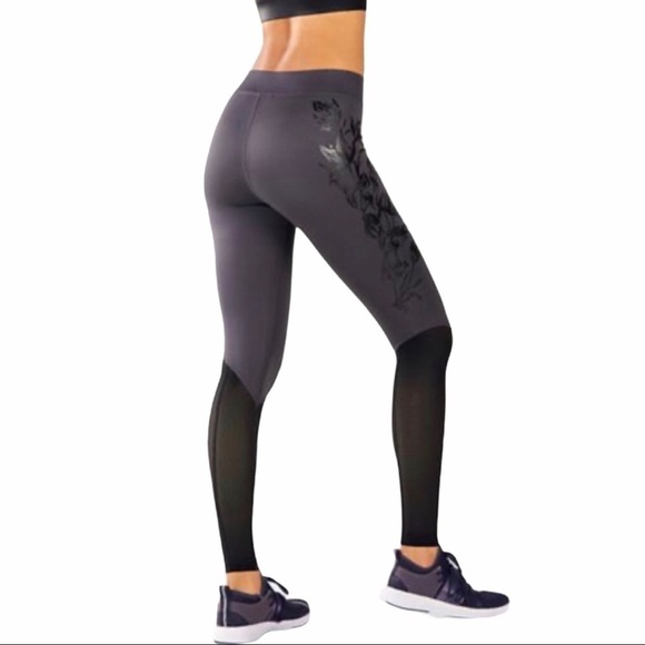 Fabletics Ultra Cool Floral 7/8 Leggings Mid Rise Size XS Gray Black Activewear - Picture 1 of 9